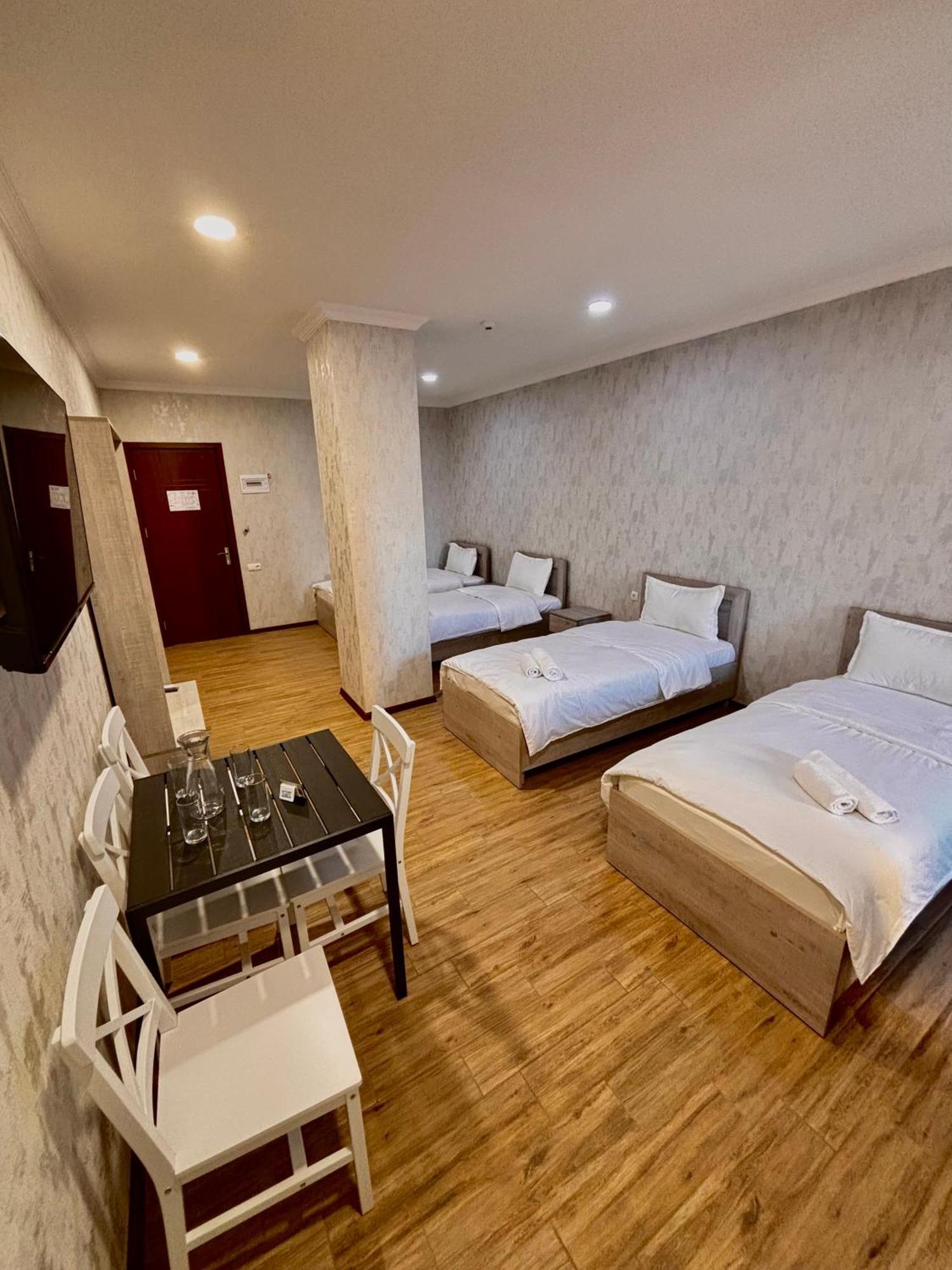 Solo Palace Rustavi  Buitenkant foto