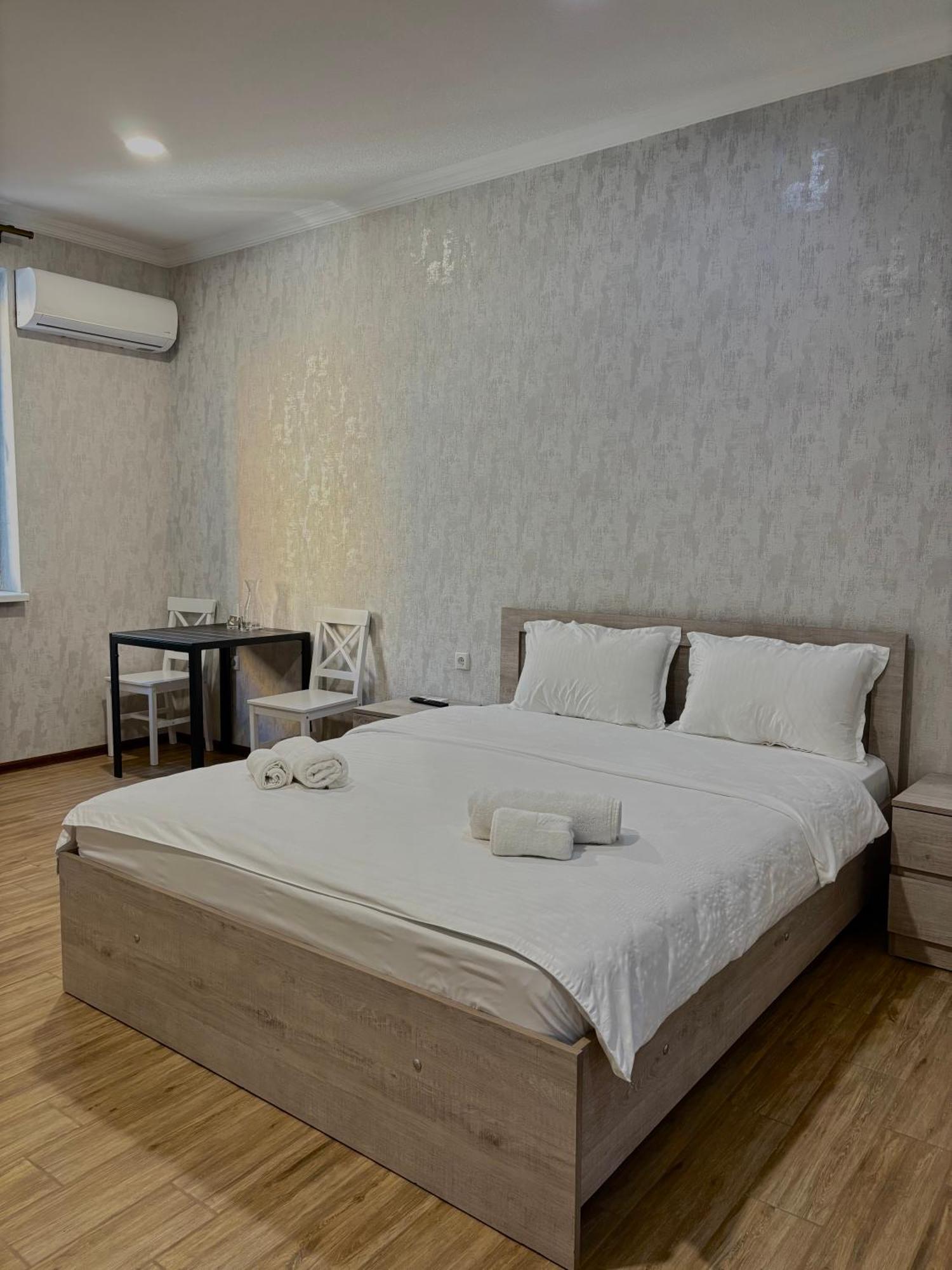 Solo Palace Rustavi  Buitenkant foto